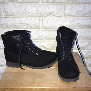 Rock & Candy lace up black booties ankle boots size 6.5